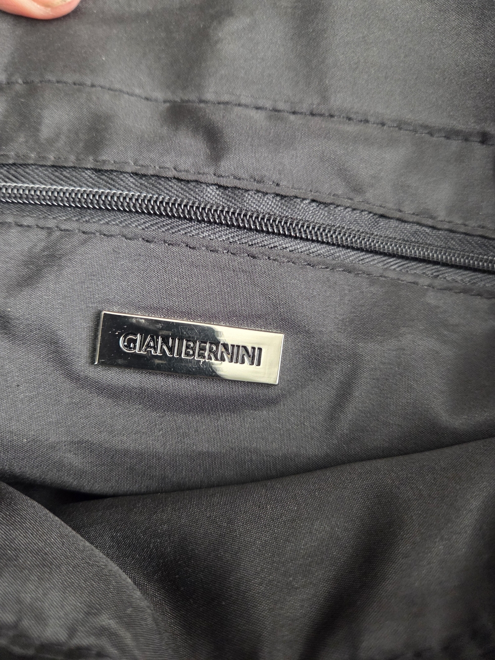 Giani Bernini Black Leather Medium Shoulder Bag. - Picture 13 of 15
